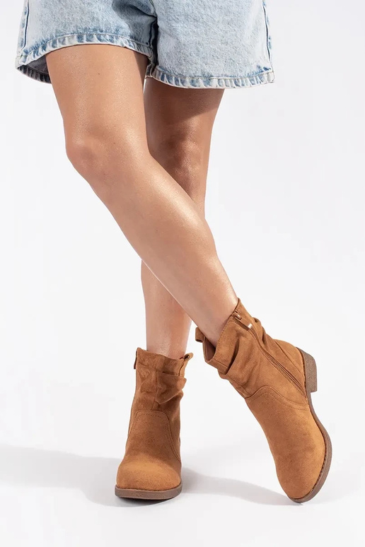 Brūni kovboju zābaki