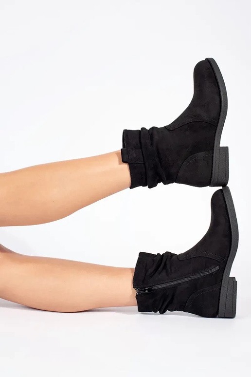 Melni zamšādas kovboju stila zābaki Melni zamšādas kovboju stila zābaki