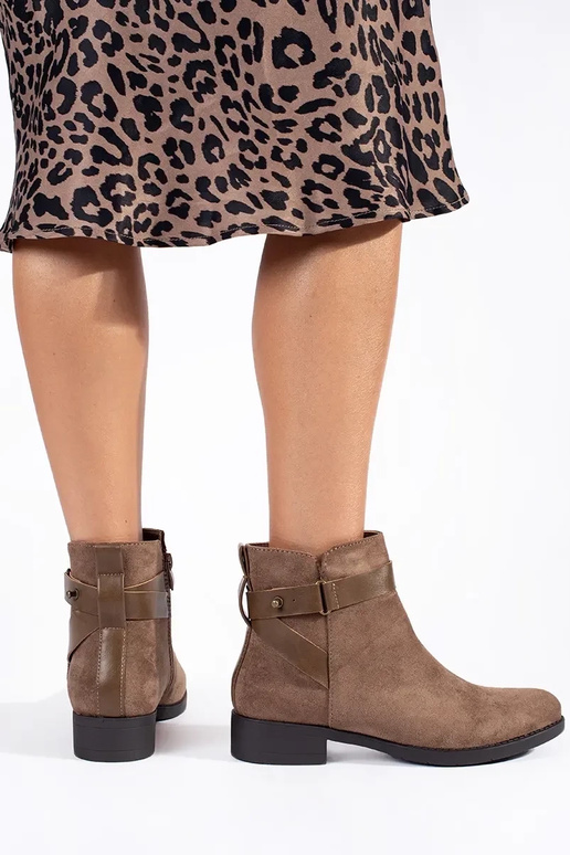 smilškrāsas zamšādas sieviešu apavi