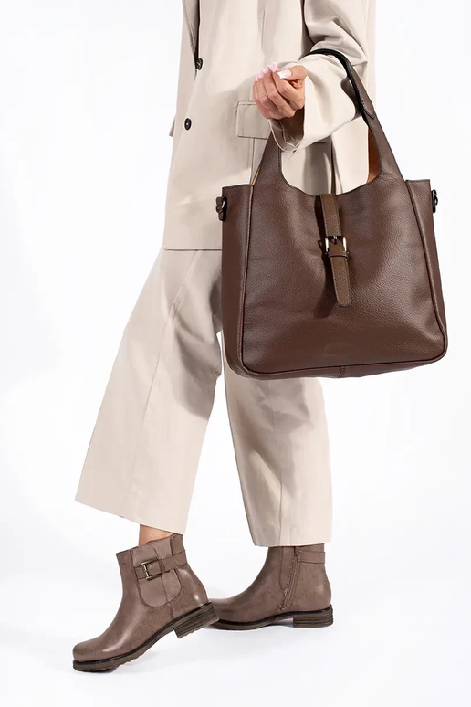 brūnas sieviešu kurpes uz zema papēža