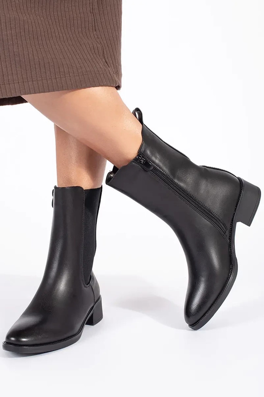 melnas Sieviešu kurpes uz zema staba