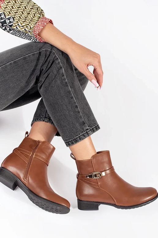 Sieviešu zempapēžu brūnas kurpes ar... Sieviešu zempapēžu brūnas kurpes ar...