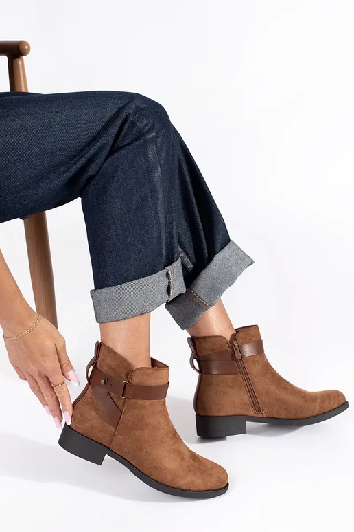 brūnas zamšādas sieviešu kurpes