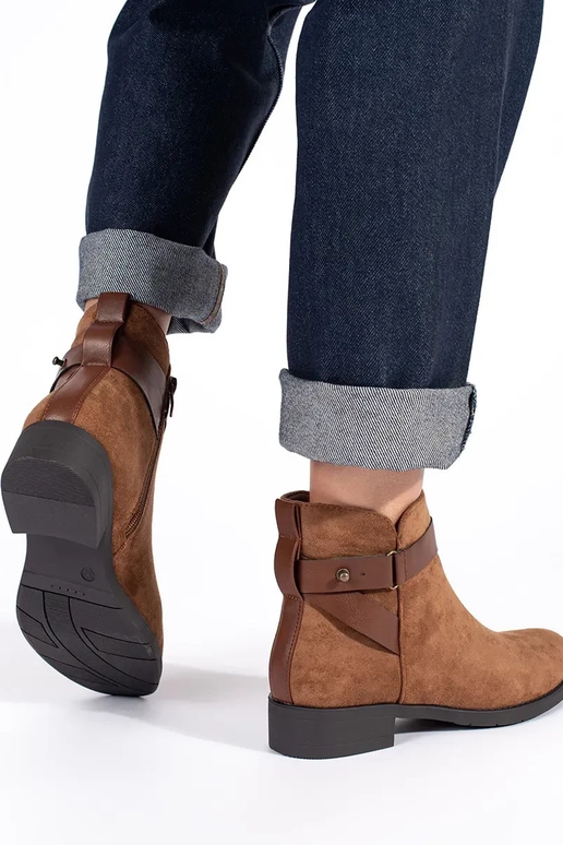 brūnas zamšādas sieviešu kurpes