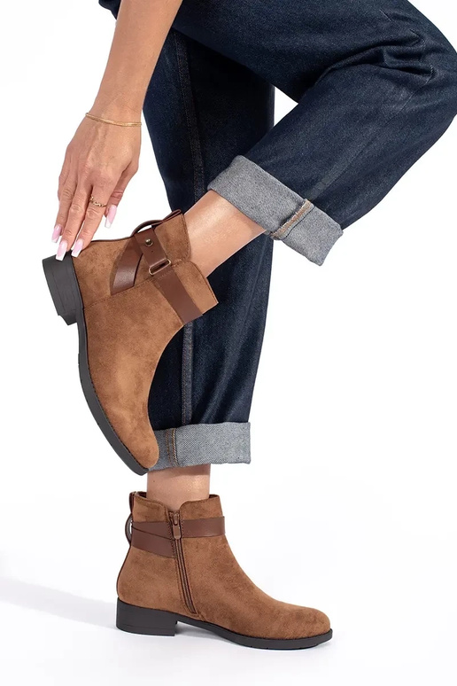 brūnas zamšādas sieviešu kurpes