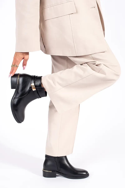 melnas sieviešu kurpes ar zelta... melnas sieviešu kurpes ar zelta...