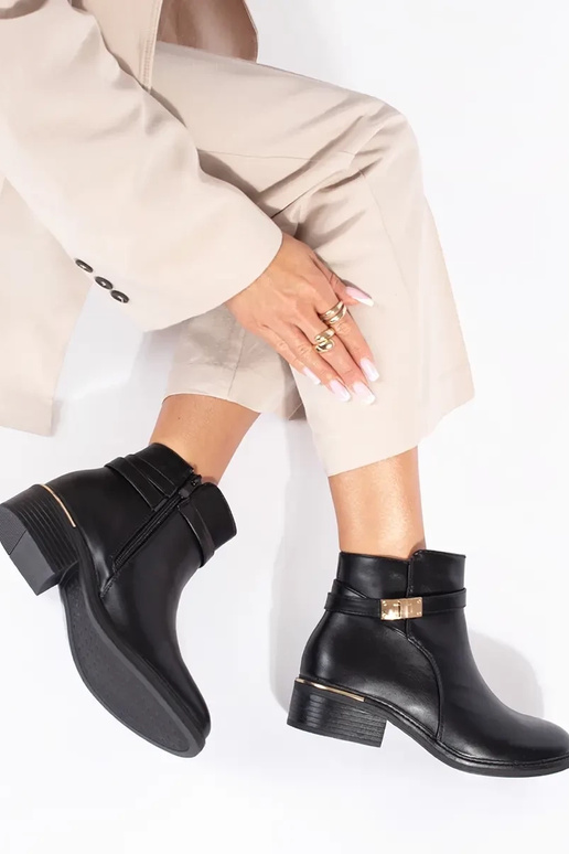 melnas sieviešu kurpes ar zelta... melnas sieviešu kurpes ar zelta...