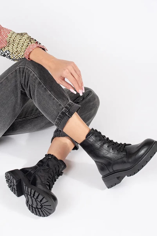 Melnas ādas platformas kurpes...