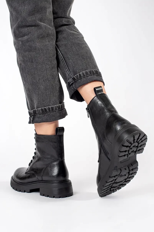 Melnas ādas platformas kurpes...