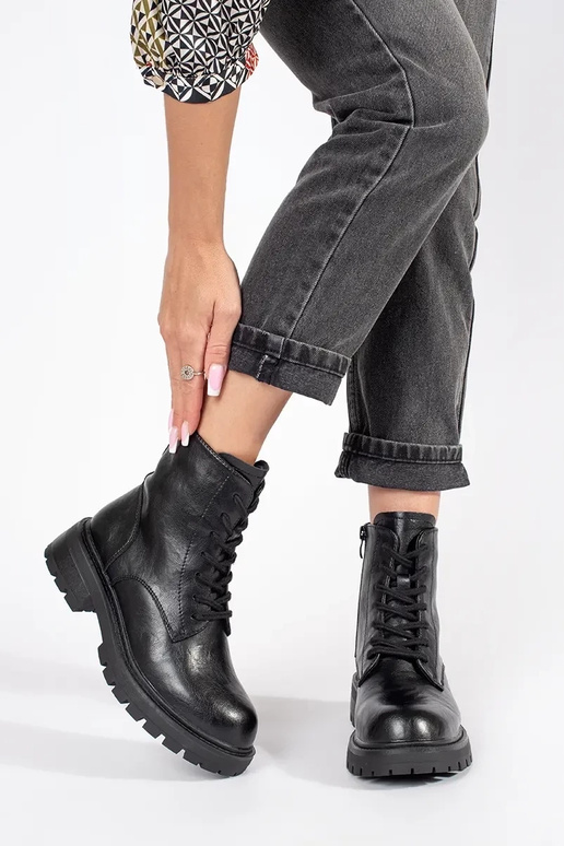 Melnas ādas platformas kurpes...