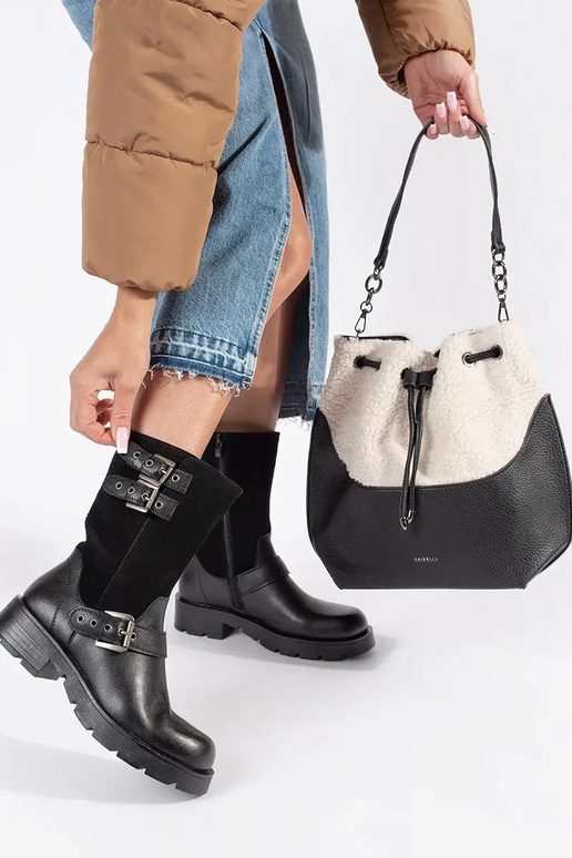 Melni ādas sieviešu apavi ar sprādzēm...