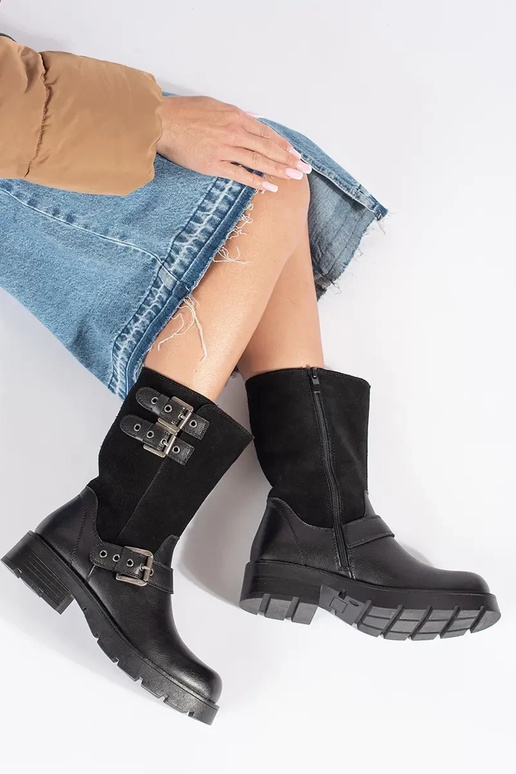 Melni ādas sieviešu apavi ar sprādzēm...