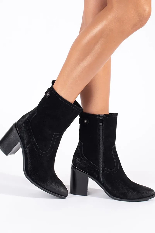 Melni ādas sieviešu zābaki ar... Melni ādas sieviešu zābaki ar...