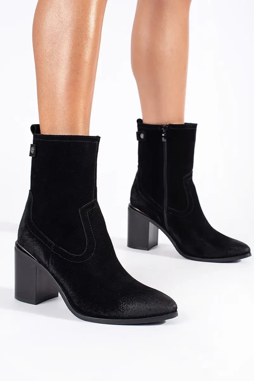 Melni ādas sieviešu zābaki ar... Melni ādas sieviešu zābaki ar...