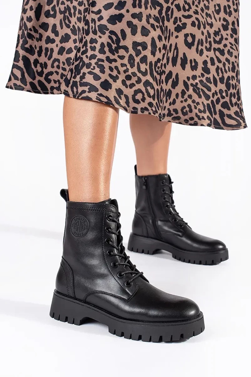 Melnas šņorējamas sieviešu platformas... Melnas šņorējamas sieviešu platformas...