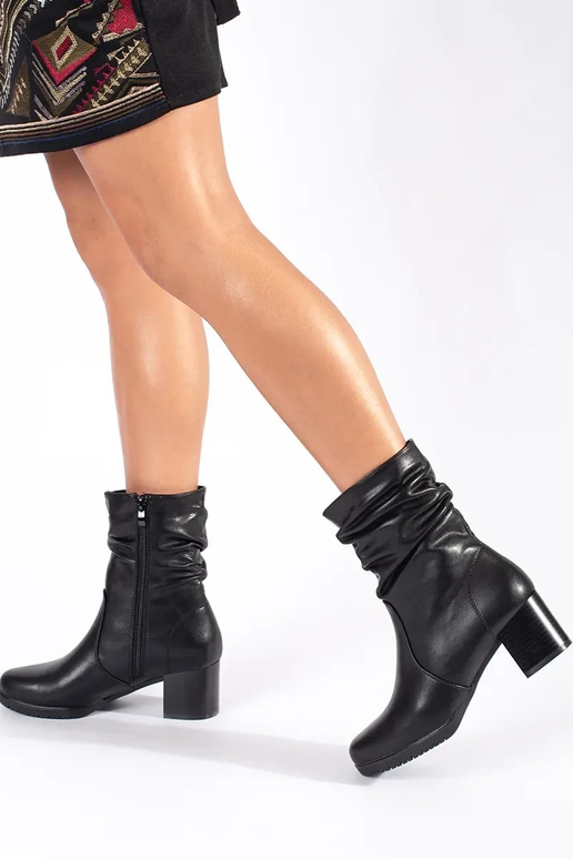 Melnas ādas sieviešu apavi ar...