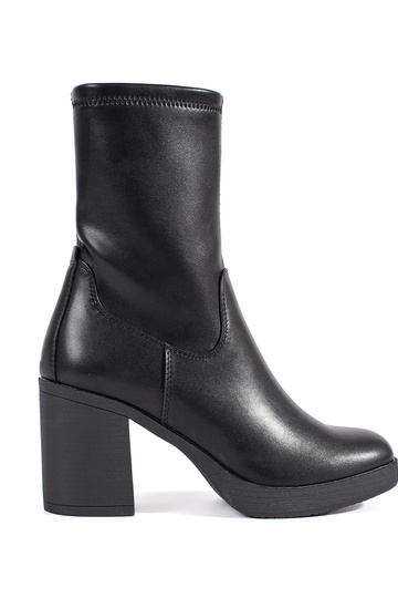 melnas sieviešu kurpes uz...