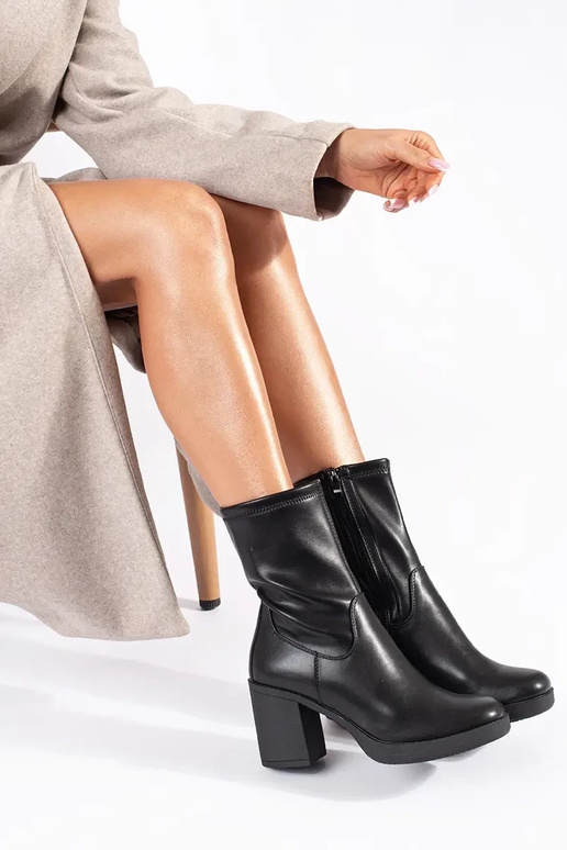 melnas sieviešu kurpes uz papēža no...