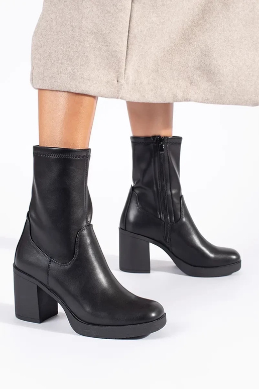 melnas sieviešu kurpes uz papēža no...