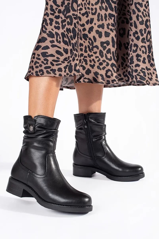 melnas ādas siltinātas sieviešu apavi... melnas ādas siltinātas sieviešu apavi...