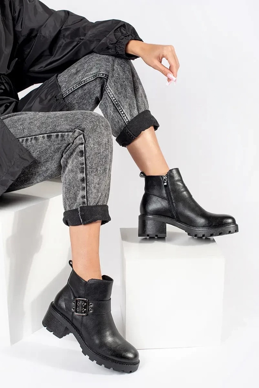 Sieviešu melni ādas apavi ar...