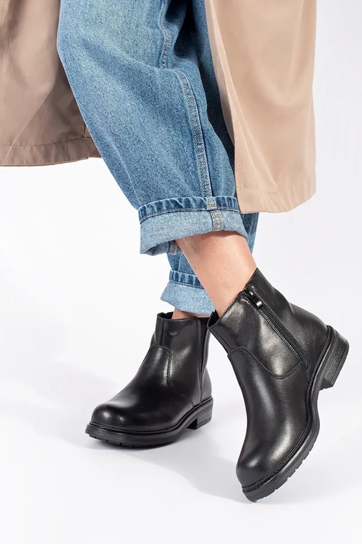 Melni ādas Chelsea apavi ar plakanu...