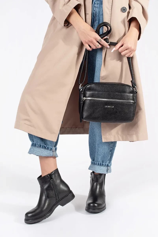 Melni ādas Chelsea apavi ar plakanu...