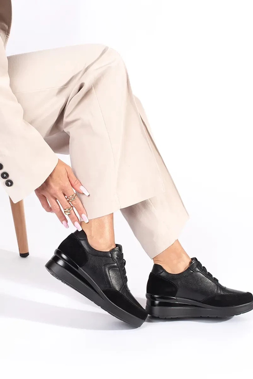 melnas ādas sieviešu ķīļveida kurpes...