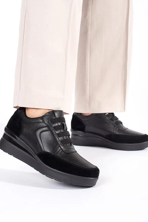 melnas ādas sieviešu ķīļveida kurpes...