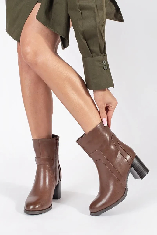 Sergio Leone Sieviešu brūnie ādas... Sergio Leone Sieviešu brūnie ādas...