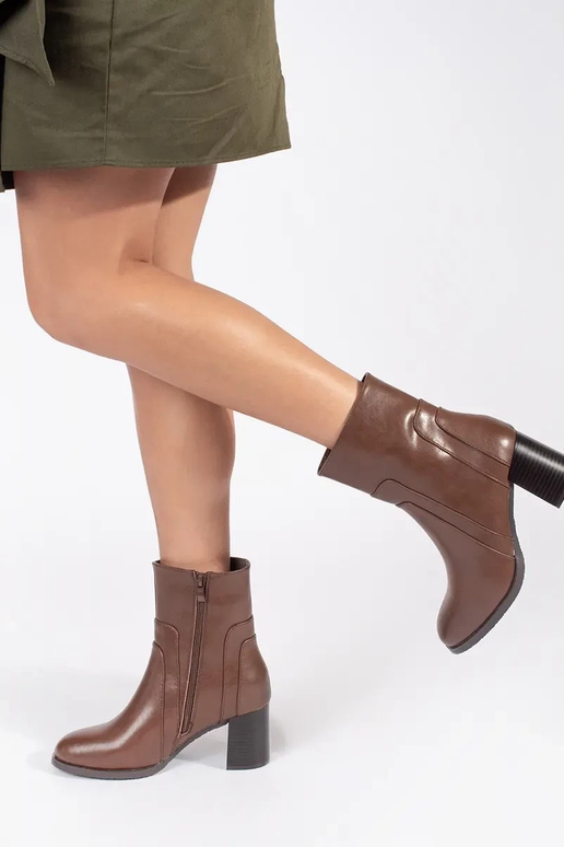 Sergio Leone Sieviešu brūnie ādas... Sergio Leone Sieviešu brūnie ādas...