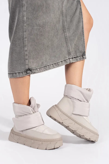 Pelēkas krāsas izolēts... 2