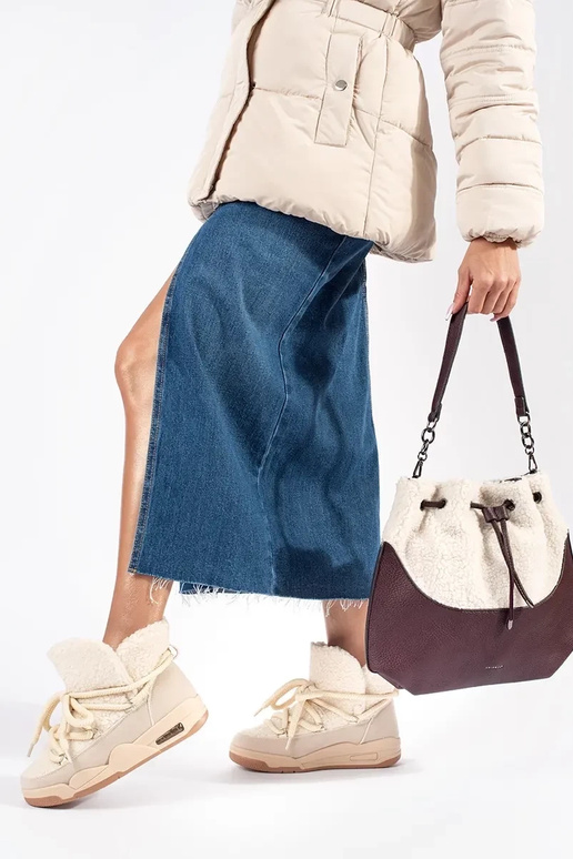 Bēšas krāsas sieviešu sniega zābaki...