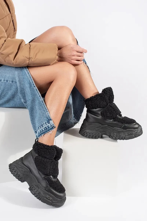 Melni platformas sniega zābaki ar... Melni platformas sniega zābaki ar...