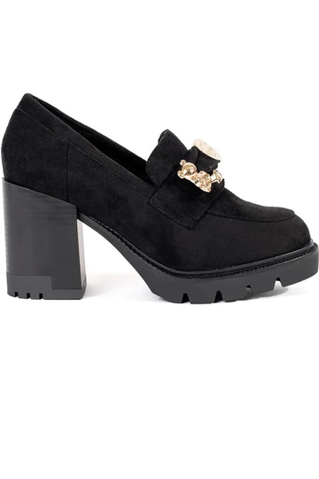 Sieviešu zamšādas sandales...