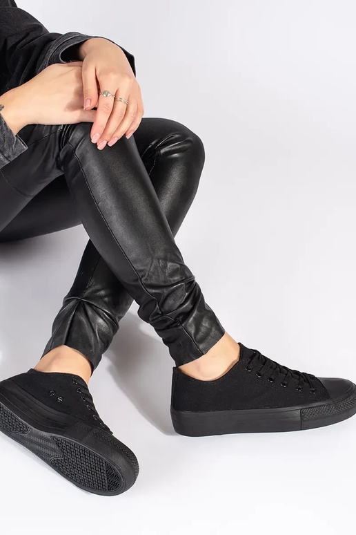 melnas krāsas klasika Sieviešu zābaki... melnas krāsas klasika Sieviešu zābaki...