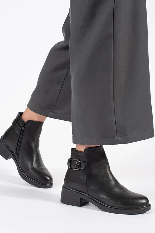 Sieviešu zempapēžu apavi melnā krāsā...