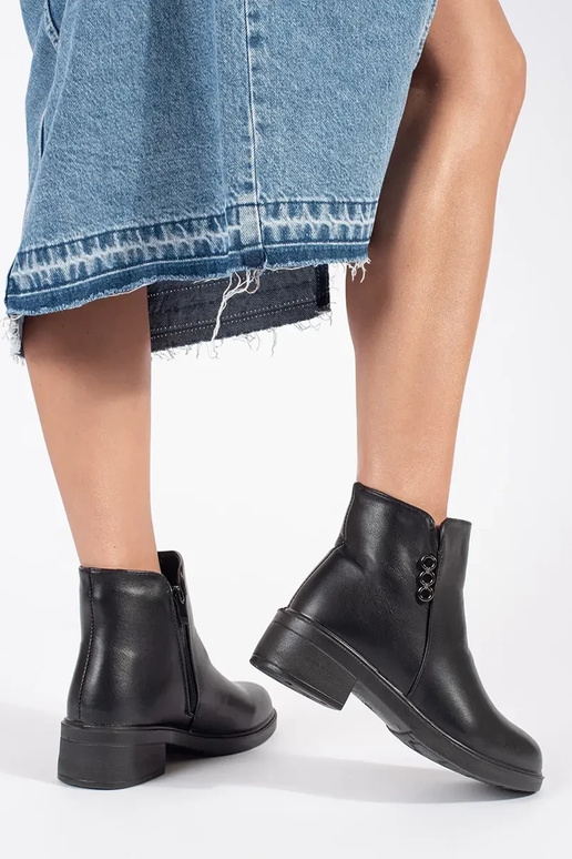 Melni klasiskie sieviešu zābaki ar...