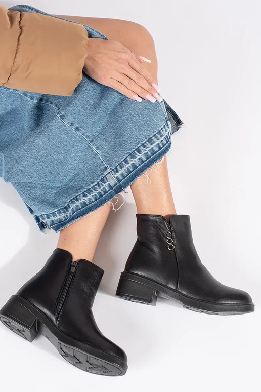 Melni klasiskie sieviešu zābaki ar...