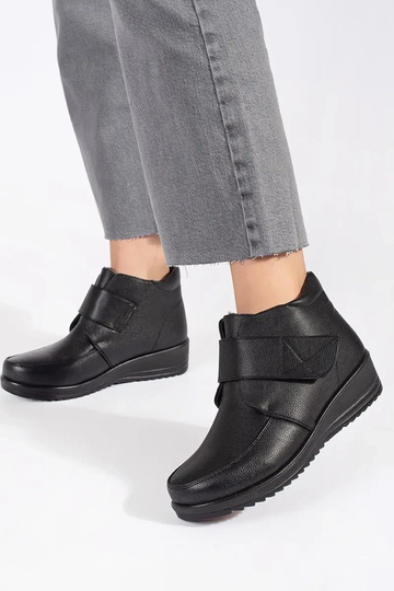 melnas krāsas izolēts... 2