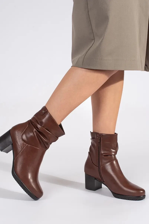 brūnas krāsas āda sieviešu zābaki uz... brūnas krāsas āda sieviešu zābaki uz...