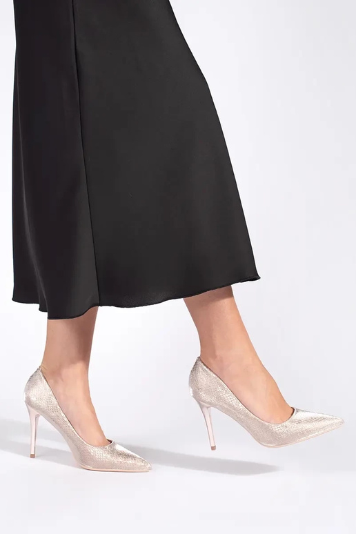 Zelta krāsas šampanietis puszābaki