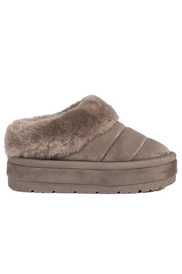 smilšu krāsas zems paslīdēt...