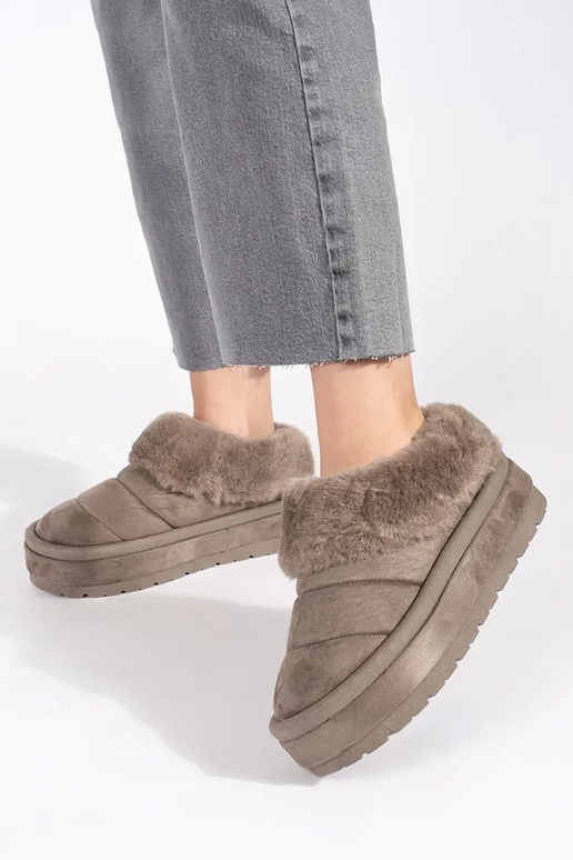 smilšu krāsas zems paslīdēt uz...