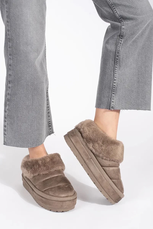 smilšu krāsas zems paslīdēt uz...