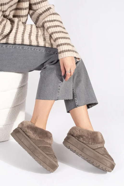 smilšu krāsas zems paslīdēt uz...