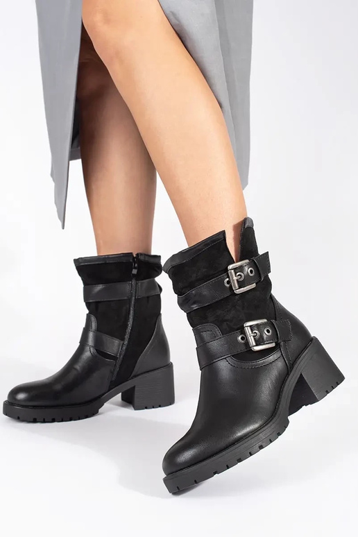 Sieviešu melni apavi ar sprādzēm