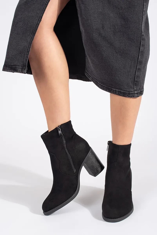 melnas krāsas zamšādas klasika...