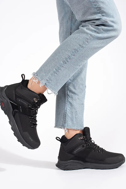 melnas krāsas izolēts Trekinga apavi melnas krāsas izolēts Trekinga apavi