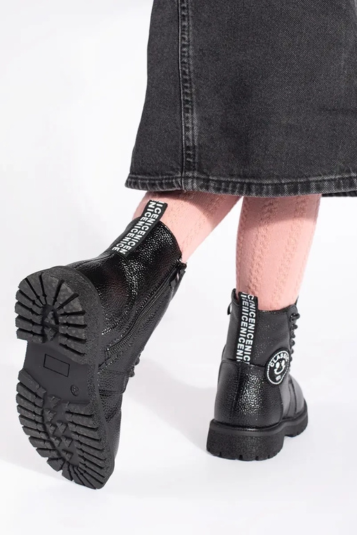 melnas krāsas mežģīņots zābaki...